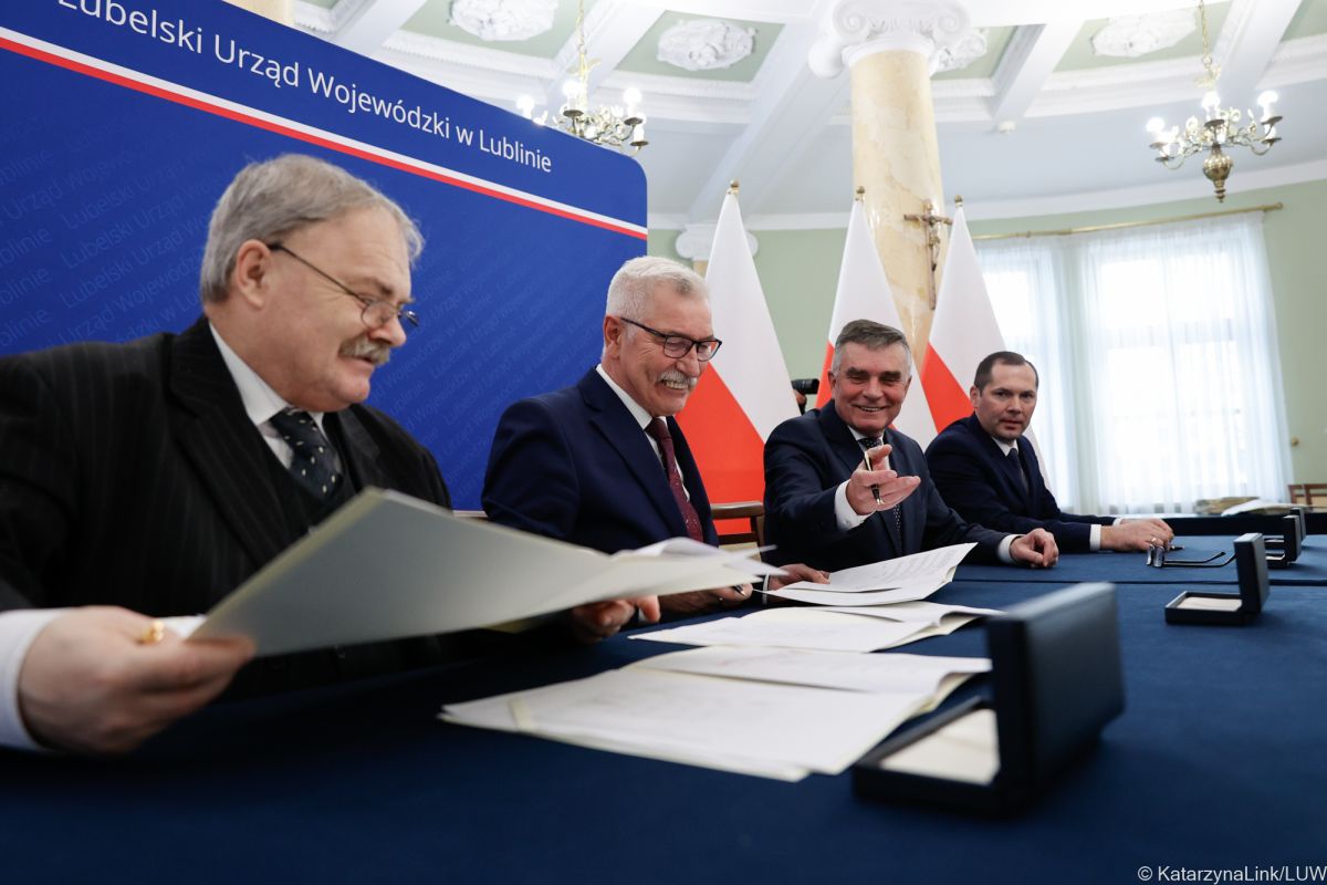 Podpisanie umów na 21 mln zł z Rządowego Funduszu Rozwoju Dróg na 2024 r.
