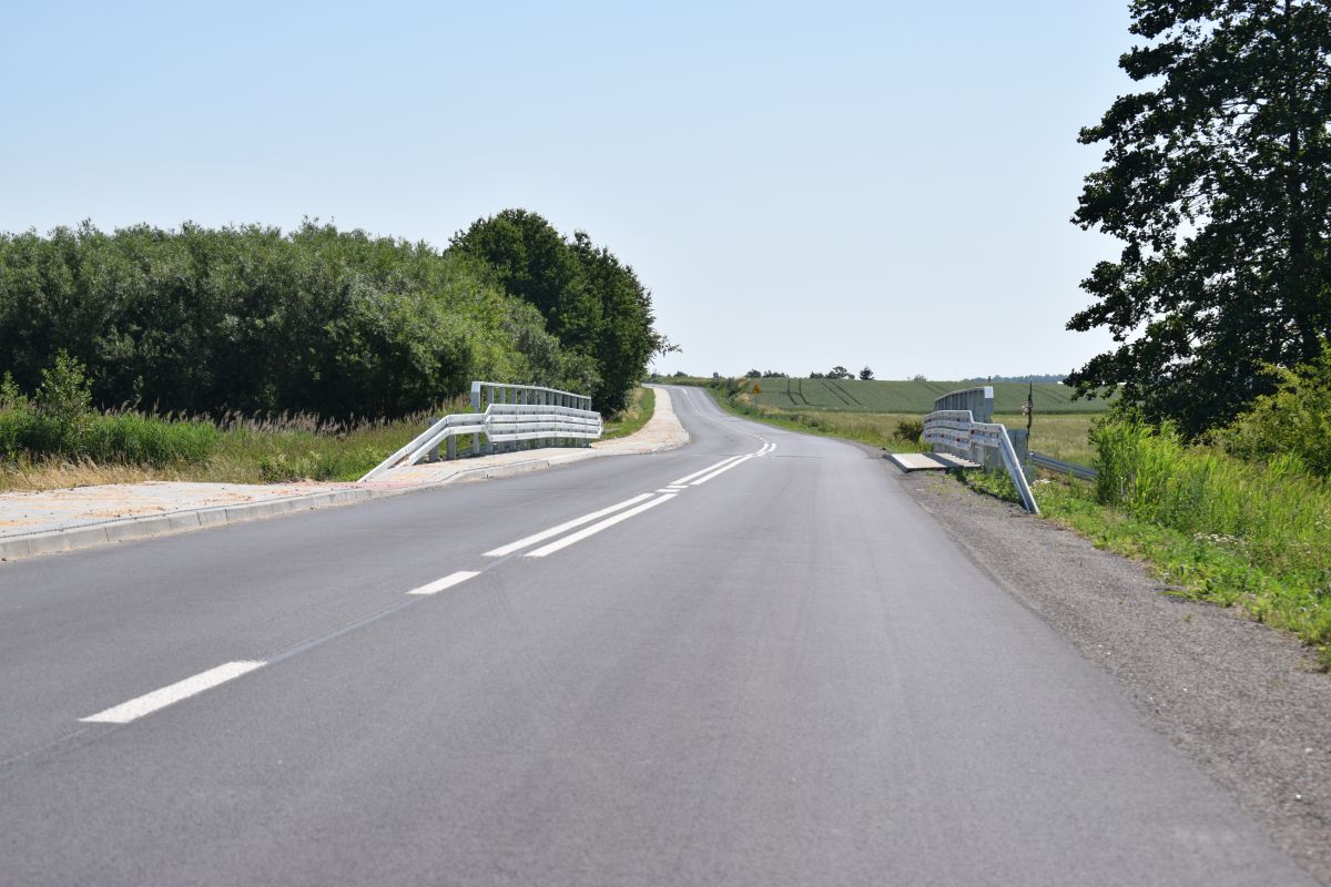 Powiat Zamojski zakończył przebudowę ciągu drogowego Uście - Źrebce - Deszkowice I długości 10,8 km.