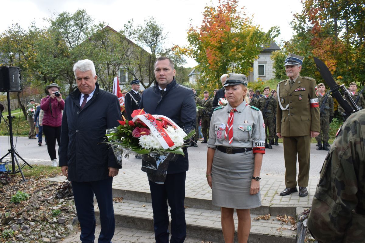 Uroczystość upamiętniająca poległych i pomordowanych mieszkańców wsi Obrocz 
